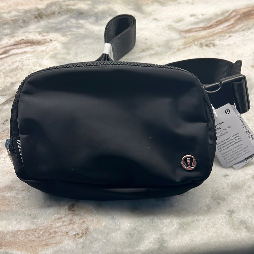 Lululemon Everywhere Belt Bag